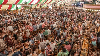 Die Stadt Stuttgart erhöht ab dem Frühlingsfest 2026 die Gebühren für die Wasen-Festzeltbetreiber. 