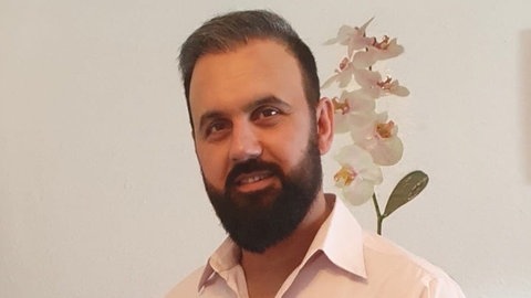 Samir Paktiawal lebt in Stuttgart. Er ist in großer Sorge um seine Familie in der iranischen Stadt Maschhad. 