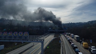 Im Engelbergtunnel auf der A81 ist ein Feuer ausgebrochen.