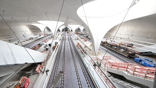 Nicht nur der Tiefbahnhof von Stuttgart 21, der gesamte Bahnknoten soll mit digitaler Technik gesteuert werden. Nun äußert sich erstmals der Hersteller der Technik. (Archivbild)