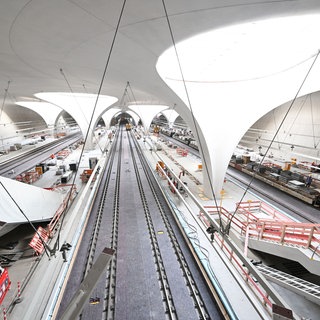 Nicht nur der Tiefbahnhof von Stuttgart 21, der gesamte Bahnknoten soll mit digitaler Technik gesteuert werden. Nun äußert sich erstmals der Hersteller der Technik. (Archivbild)