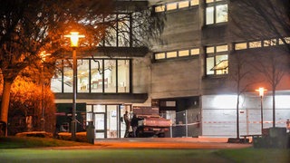 Theodor-Heuss-Gymnasium mit Absperrung nach Vandalismus