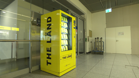Die Kult-Sticker gibt es nun an einem Automaten am Stuttgarter Flughafen zu kaufen. 