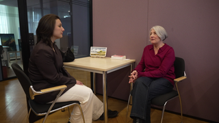 Beraterin und Migrantin im Gespräch