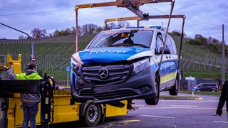 Unfall Streifenwagen und Auto in Stuttgart