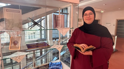 Münevver Çakici ist eine der Mitorganisatorinnen der Ausstellung zum Muslimischen Leben im Rathaus Stuttgart. Auch sie selbst kommt in der Schau zu Wort.