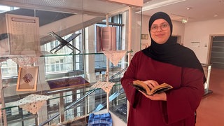Münevver Çakici ist eine der Mitorganisatorinnen der Ausstellung zum Muslimischen Leben im Rathaus Stuttgart. Auch sie selbst kommt in der Schau zu Wort.