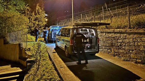 Die Polizei hat zwei junge Männder festgenommen. Sie sollen am Freitag einen 44-Jährigen schwer verletzt haben.