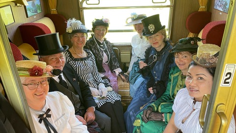 Freude bei den Fahrgästen der Schwäbischen Waldbahn. 