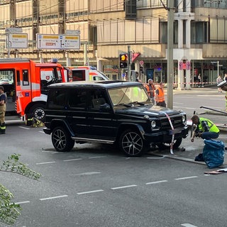 Bei einem Unfall Anfang Mai 2025 verletzte ein Autofahrer acht Menschen, eine Frau starb später im Krankenhaus. (Archivbild)