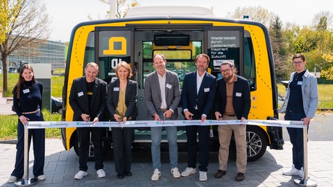 Autonomer Shuttle-Bus am Fraunhofer-Campus in Stuttgart.