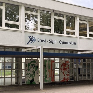 Der Eingang des Ernst-Sigle-Gymnasiums in Kornwestheim.