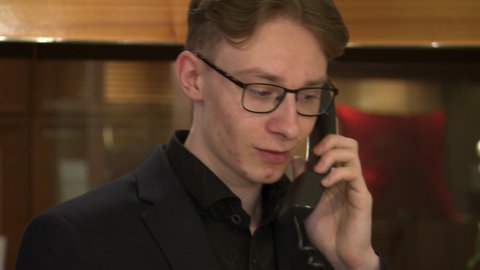 Stephan Rohmann ist Nachtportier und arbeitet im „Schloss Hotel Monrepos“ Ludwigsburg.