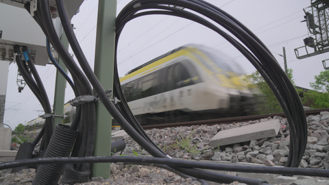 Die Bahn hat beim Digitalen Bahnknoten von Stuttgart 21 viele Kilometer Kabel und Kabelschächte falsch verlegt - ein Großteil muss jetzt getauscht werden.