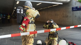 Einsatzkräfte mit Atemschutz