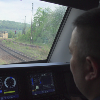 Lokführer Onur verlässt den Bahnhof Geislingen an der Steige (Kreis Göppingen) pünktlich - doch Probleme sind Vorprogrammiert.