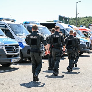 Renningen - Einsatzkräfte sind bei der Suche nach einem vermissten Kleinkind im Einsatz
