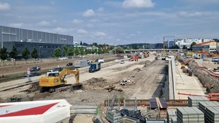 Die Autobahn 81 bei Böblingen wird in beide Richtungen auf drei Fahrstreifen erweitert. Das hat regelmäßig Sperrungen und Umleitungen zur Folge.