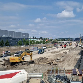 Die Autobahn 81 bei Böblingen wird in beide Richtungen auf drei Fahrstreifen erweitert. Das hat regelmäßig Sperrungen und Umleitungen zur Folge.