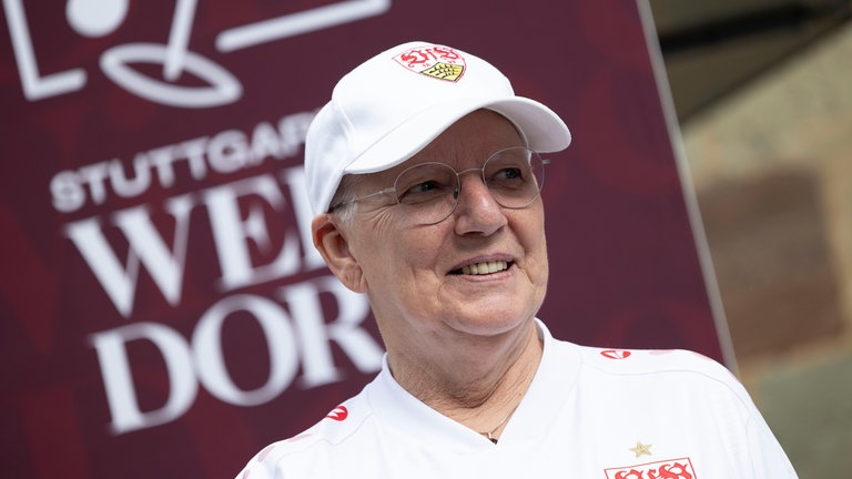 "VfB-Oma" Angela Brändle-Arndt beim Weindorftreff Stuttgart 2026