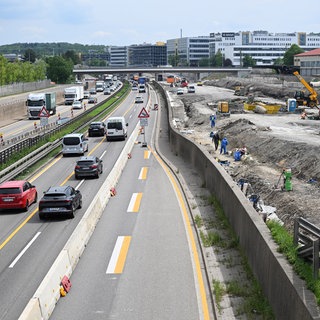 An der A81 bei Sindelfingen wird an einer Baustelle gearbeitet. 