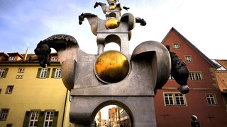 Skulptur "Turm der Grauen Pferde" von Jürgen Goertz in Bietigheim-Bissingen