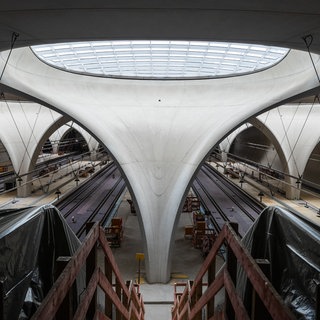 Ist der Tiefbahnhof von S21 zu klein geplant? Ein Gutachter hatte seinen eigenen Stresstest angezweifelt, jetzt fordern Verbände den Kombibahnhof. Ein FAQ zur aktuellen Lage. 