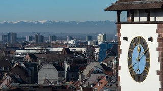 Freiburger Schwabentor und Überblick über Freiburg