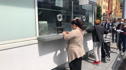 Der Zoll in Weil-Friedlingen. Kunden aus der Schweiz lassen sich hier die Ausfuhr ihres Einkaufs bestätigen. 