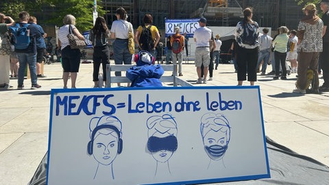 "Leben ohne leben"? Viele MECFS-Betroffene kämpfen mit sehr vielen Einschränkungen im Alltag. Einige können krankheits- oder schmerzbedingt sogar nicht schlafen.