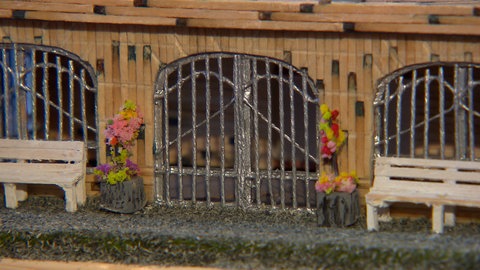 Das Donaueschinger Schloss nachgebaut aus Streichhölzern. Die Gitter der Eingangstore sind aus Bindfäden.