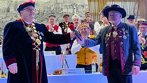 Roland Haag übernimmt das Amt des Präsidenten der Vereinigung Schwäbisch-Alemannischer Narrenzünfte von Roland Wehrle