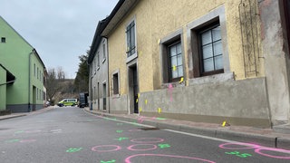 Kriminaltechniker markieren den Tatort in Eichstetten.