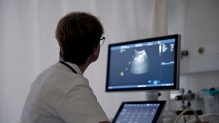 Ärztin in der Schweiz: Über 40 Prozent haben ihr Diplom im Ausland gemacht.