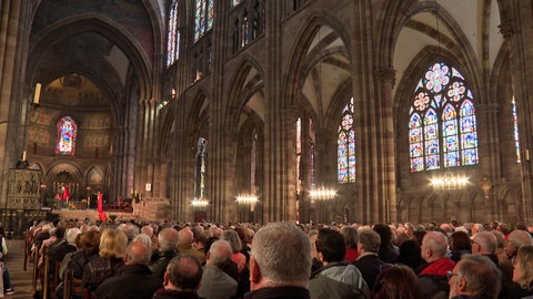 Das Straßburger Münster ist voll besetzt. Nach langem Schweigen wurden die Malgré-nous dort geehrt.