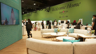 Hier im Backstage-Bereich stylt Thomas Hinz die ESC-Stars.