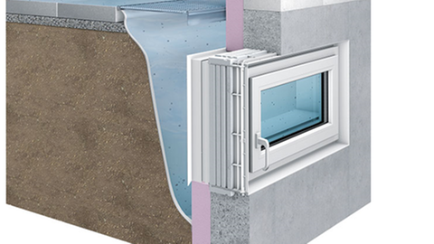 Ein Kellerfenster steht bei Starkregen schnell unter Wasser
