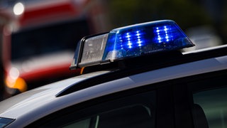 Symbolbild Polizeieinsatz. Autofahrer stirbt bei Unfall auf Autobahnparkplatz "Neuenburg-West" an der A5