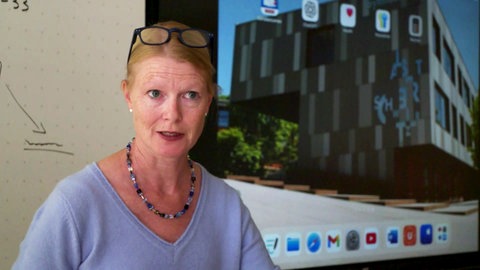 Lehrerin Simone Staritz hat das Projekt "Life Teach Us" am Albert-Schweitzer-Gymnasium etabliert