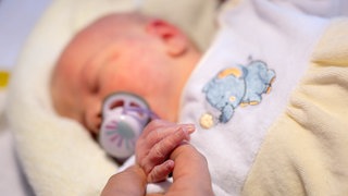 Alle elf Hebammen an der Helios Klinik in Rottweil haben ihre Verträge gekündigt. Hintergrund sind die neuen Abrechnungsbedingungen, die der Spitzenverband Bund der Krankenkassen festgelegt hat.