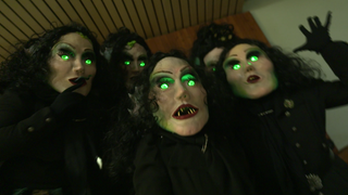 Mitglieder der neuen Narren-Clique präsentieren ihre Masken