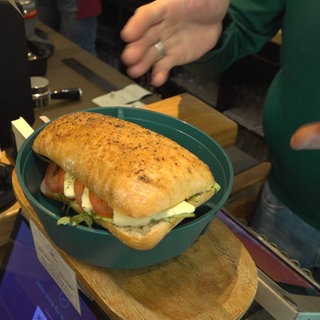 Seit dem 1. Januar gilt in Freiburg die Verpackungssteuer. Bei Gastronomen ist sie umstritten.