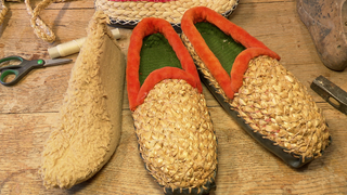 Die originalen Schwarzwälder Strohschuhe werden noch aus Roggenstroh gemacht.