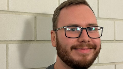 Leon Aschenbach zahlt für 22 Quadratmeter in Freiburg 550 Euro.