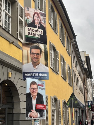 Wahlplakate vor der OB-Wahl in Freiburg