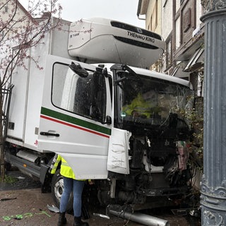 Der Lastwagen, der beim Unfall in Schramberg Mutter und Kind erfasst hat.