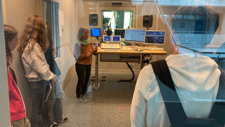 Besuch im Radiostudio der Regionalnachrichten auf SWR4.