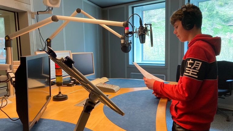 Tief Luft holen und los geht´s! Sprechen in das Mikrofon will gelernt sein.