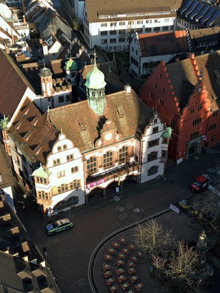 Das Freiburger Rathaus aus der Vogelperspektive