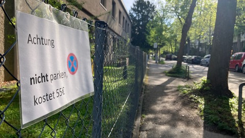 Auf dem Gehweg in der Reichsgrafenstraße in Freiburg darf nicht mehr geparkt werden. Eine Klage dagegen wurde nun abgewiesen. 